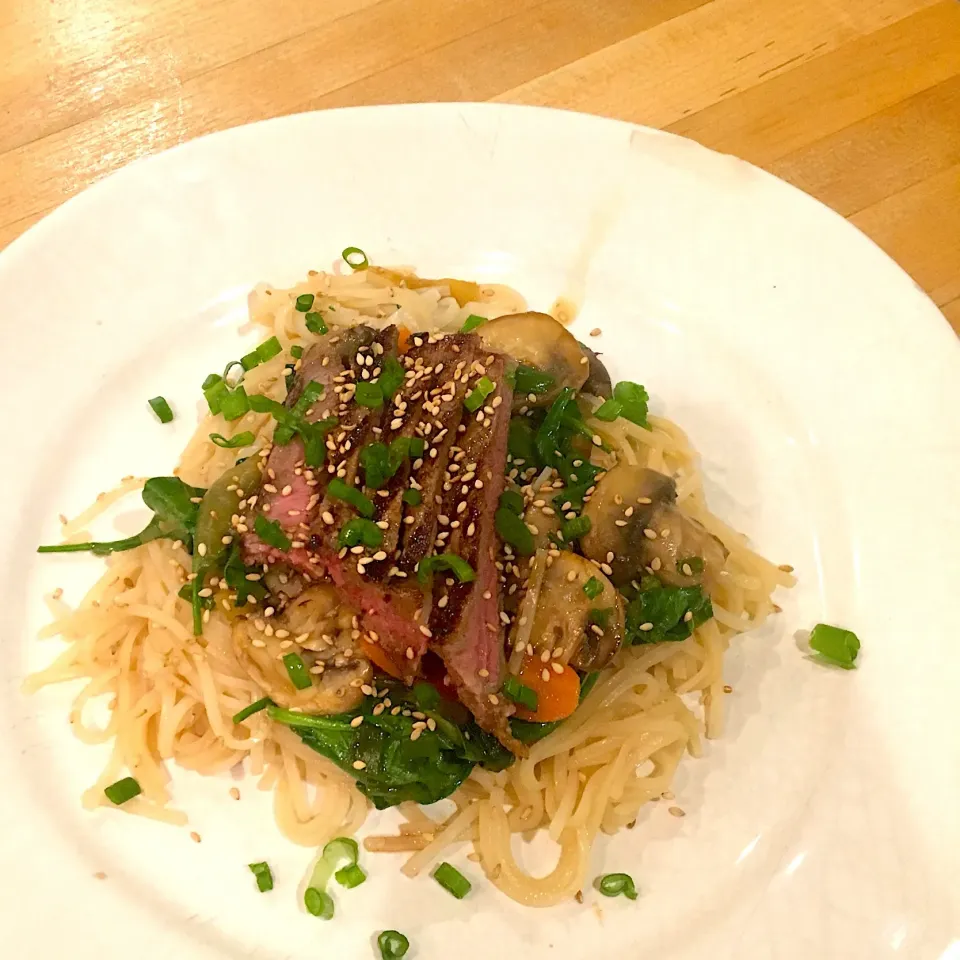 Sesame-Ginger Beef Over veggies and Soy Rice Noodles.|emilyDeSantoさん