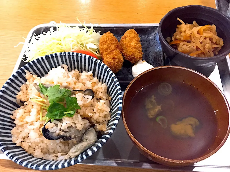 Snapdishの料理写真:かき牡蠣セット(牡蠣フライ)@飛梅(神田)|yoooochanさん