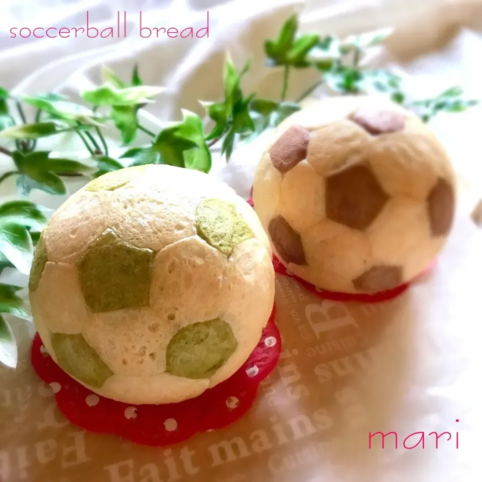 Snapdishの料理写真:サッカーボールパン
 #おうちカフェ  #手作り  #手作りパン #抹茶味 #ココア味 #サッカーボール|まーり（@mariyuiren）さん