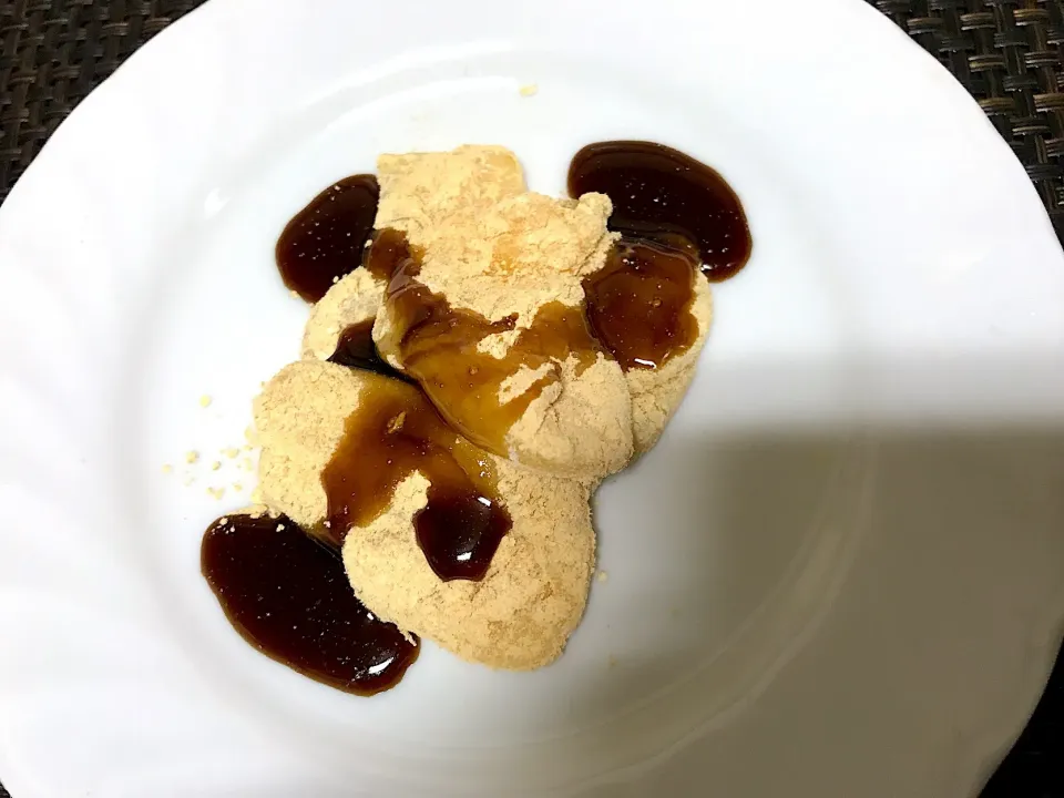 バター餅にきな粉を絡めて黒蜜かけました。|ナタママさん