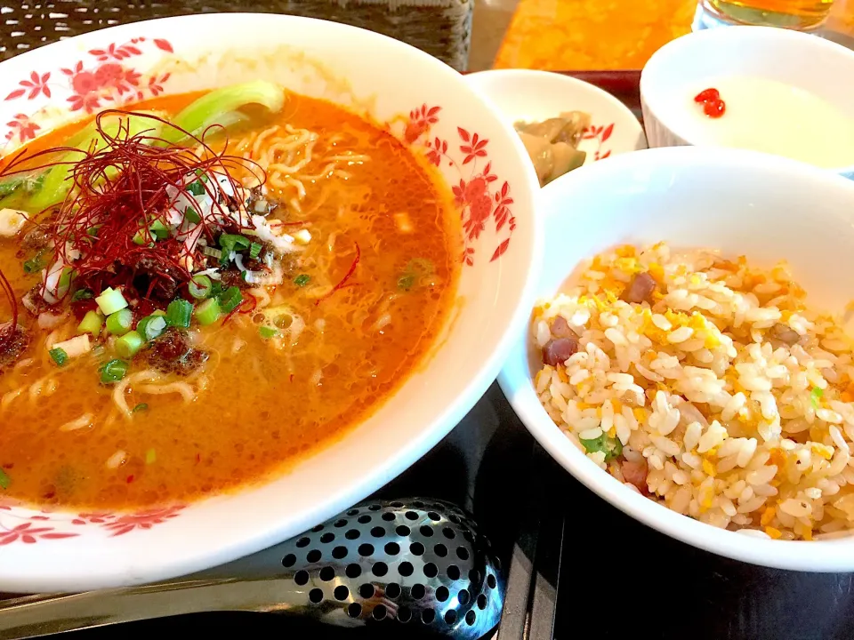 羽田空港第1ターミナル3Fの赤坂離宮
担々麺セット|BOOさん