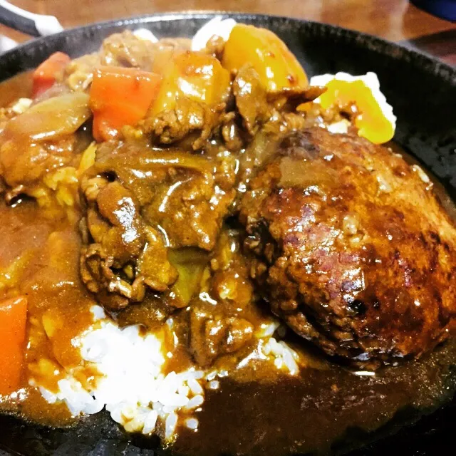 Snapdishの料理写真:ビーフハンバーグカレー
煮込み料理が暖かくっていいなぁ #カレーライス|kazzz3さん