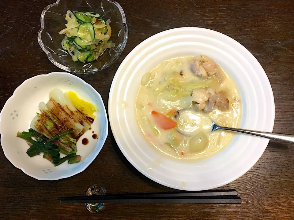 Snapdishの料理写真:白菜のクリームシチュー
くらげときゅうりの中華和え
白菜とほうれん草のおひたし|カドラさん