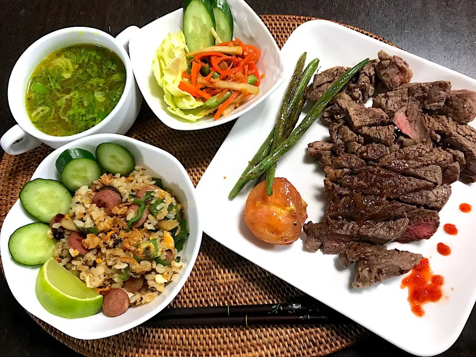 Steak set papaya salada|yeni kartikasariさん