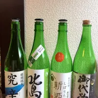 Snapdishの料理写真:滋賀にある北島酒造に行ってきたので、お酒買いました。食事に合うお酒。飲むほどに美味しくなってきます。ほんのり酸があって食が進みます。生酒が美味しかった。
#北島酒造 #生酒 #純米酒ですね #新酒|マフマフさん