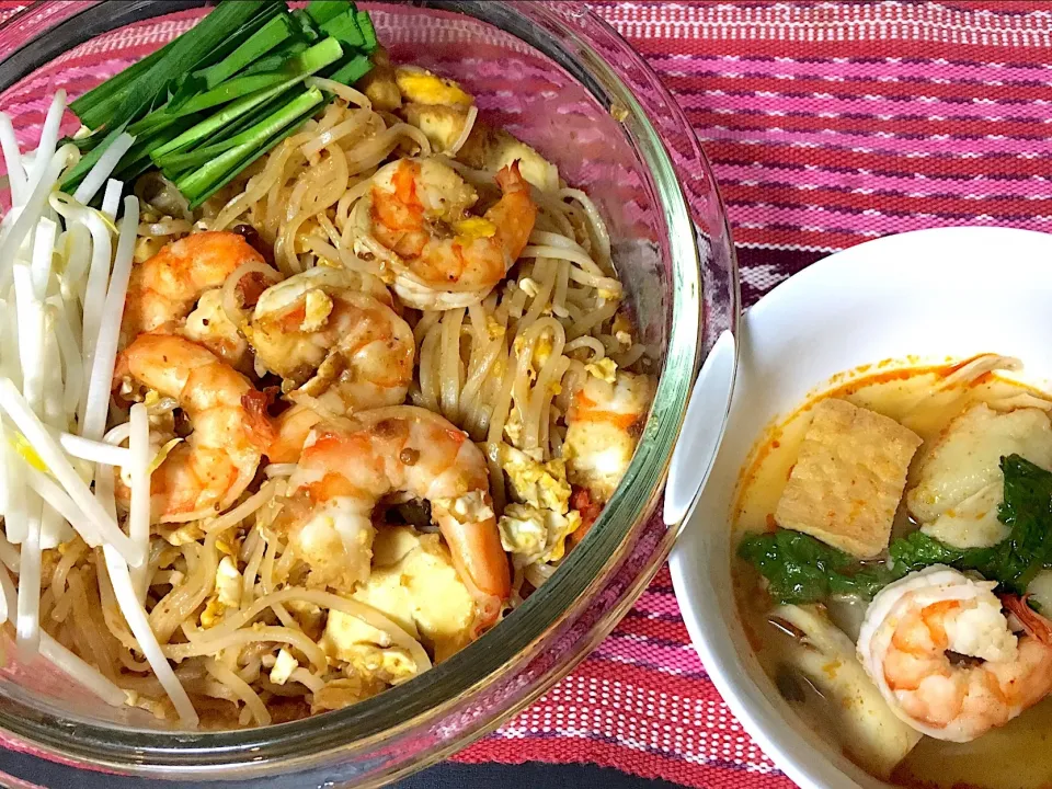 Snapdishの料理写真:Pad Thai & Tomyam Goong|Melia Sandya Utamiさん