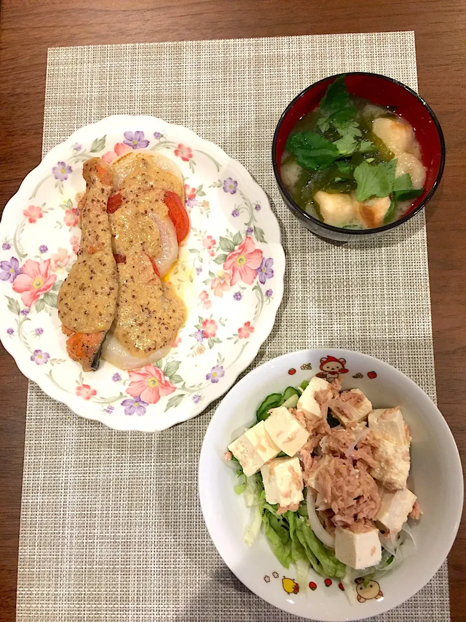 Snapdishの料理写真:サケのムニエル マスタードクリームソース
豆腐とツナのサラダ|浜@ちゃんさん