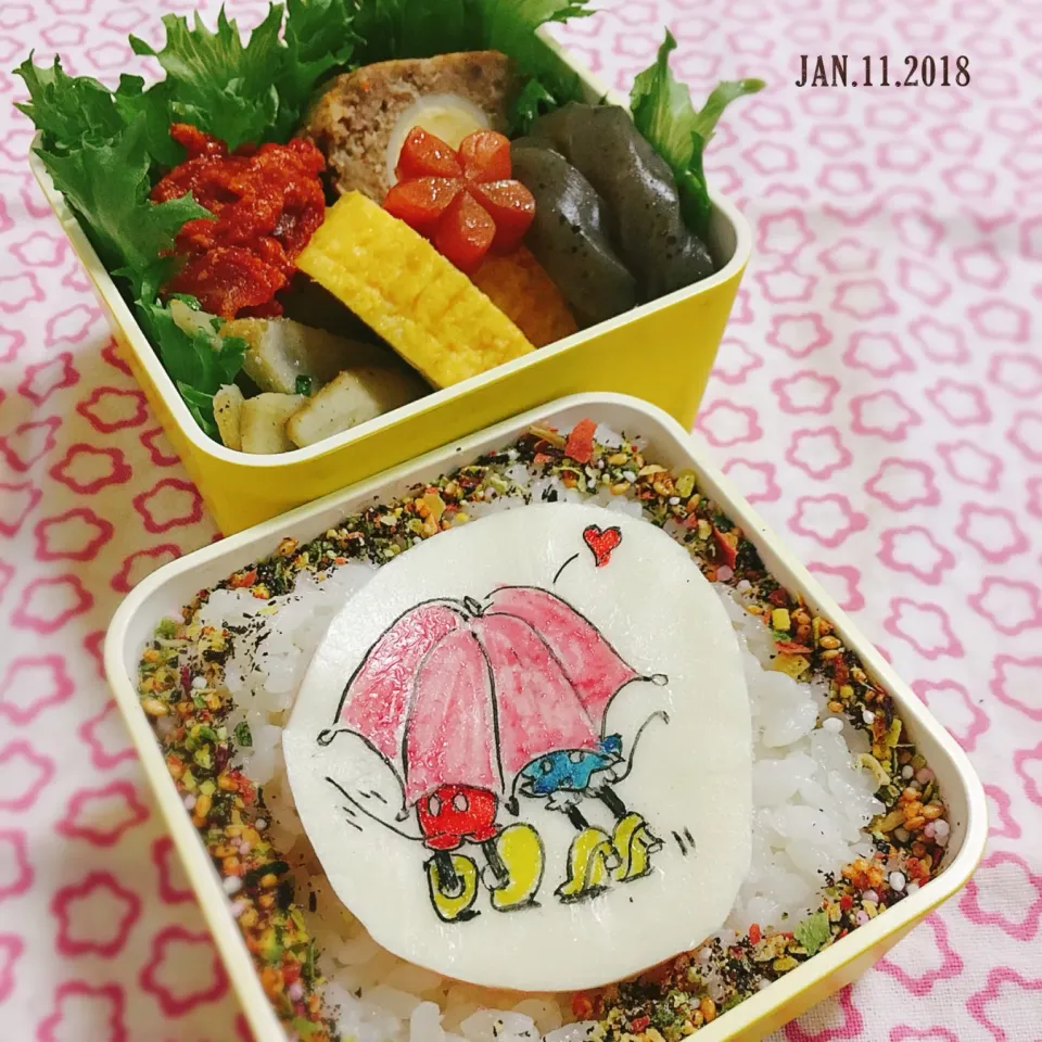 Snapdishの料理写真:ミッキー＆ミニーキャラ弁  #ディズニー弁当  #キャラ弁  #お弁当  #お弁当記録  #野菜ジュース  #ミッキーミニー  #ミッキーとミニーのlovelyお弁当  #ミッキーさんお弁当|momo31omomさん