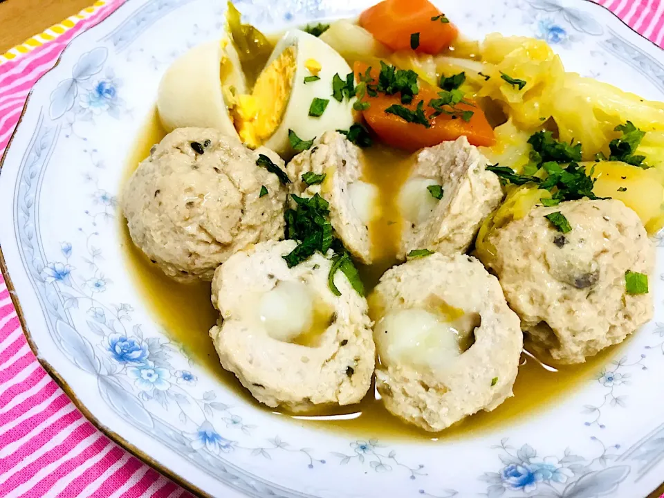 Snapdishの料理写真:お餅入り肉団子であっさり和風鍋🍲|えいぽんさん