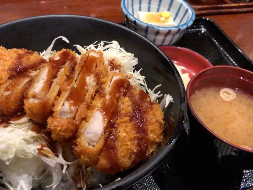 【日替定食】ソースカツ丼を頂きました。|momongatomoさん