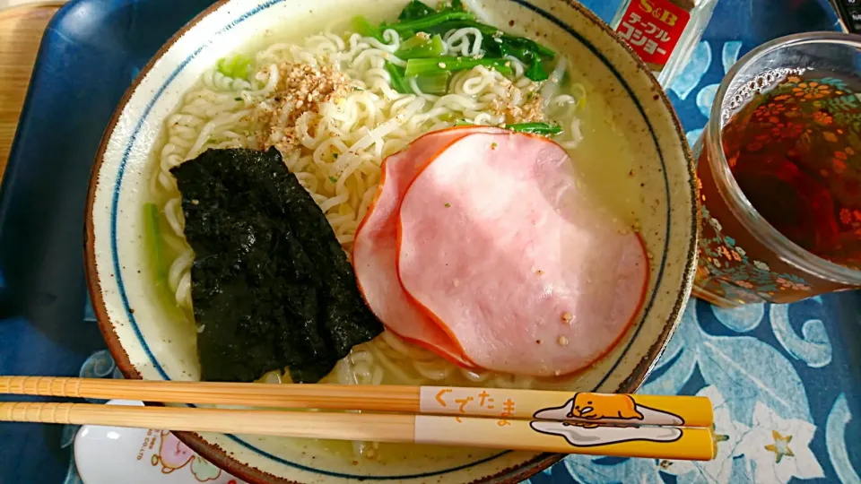 サッポロ一番塩ラーメン🍜🎵 #インスタントラーメン #サッポロ一番|しまだ ちえこさん