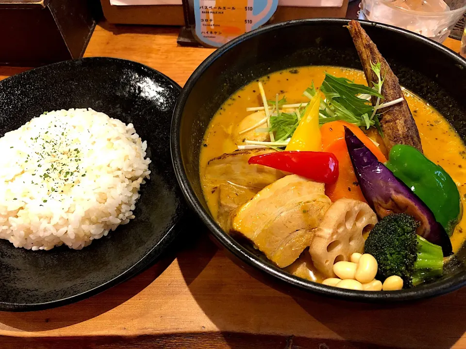 チキン1/2と豚角煮と野菜のスープカレー|まきさん