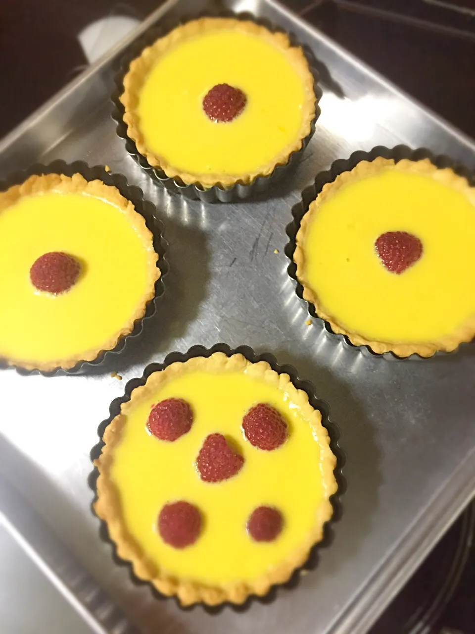 Snapdishの料理写真:Raspberry Creamcheese Tarts ☕️|Tari's Kitchenさん