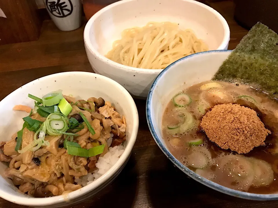 つけ麺とチラシのサービス券でキノコのバター醤油豚ごはん|マハロ菊池さん