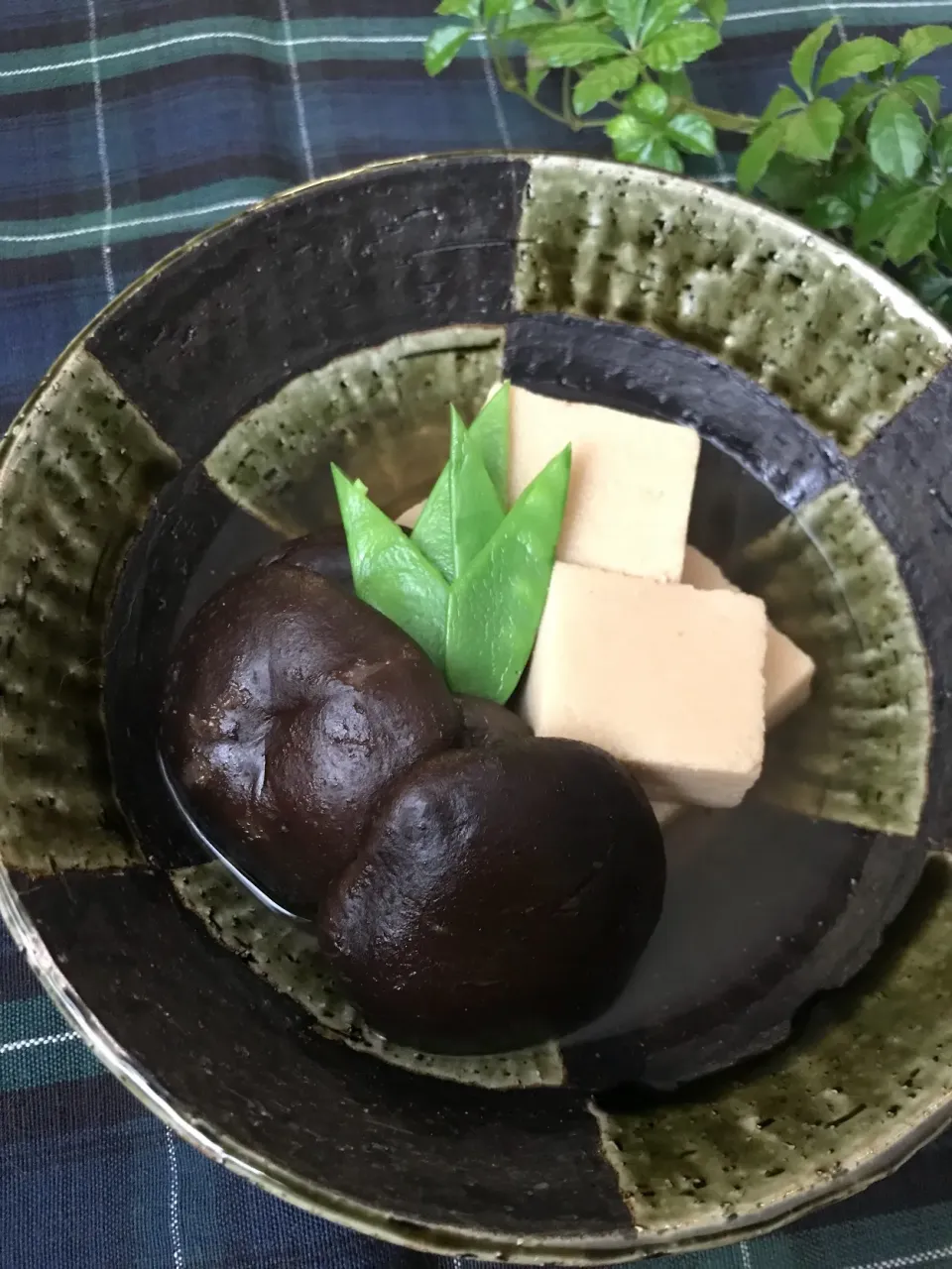 🌿いつもの滋味おかず🥢高野豆腐と椎茸の炊いたん🍄|Hollyさん