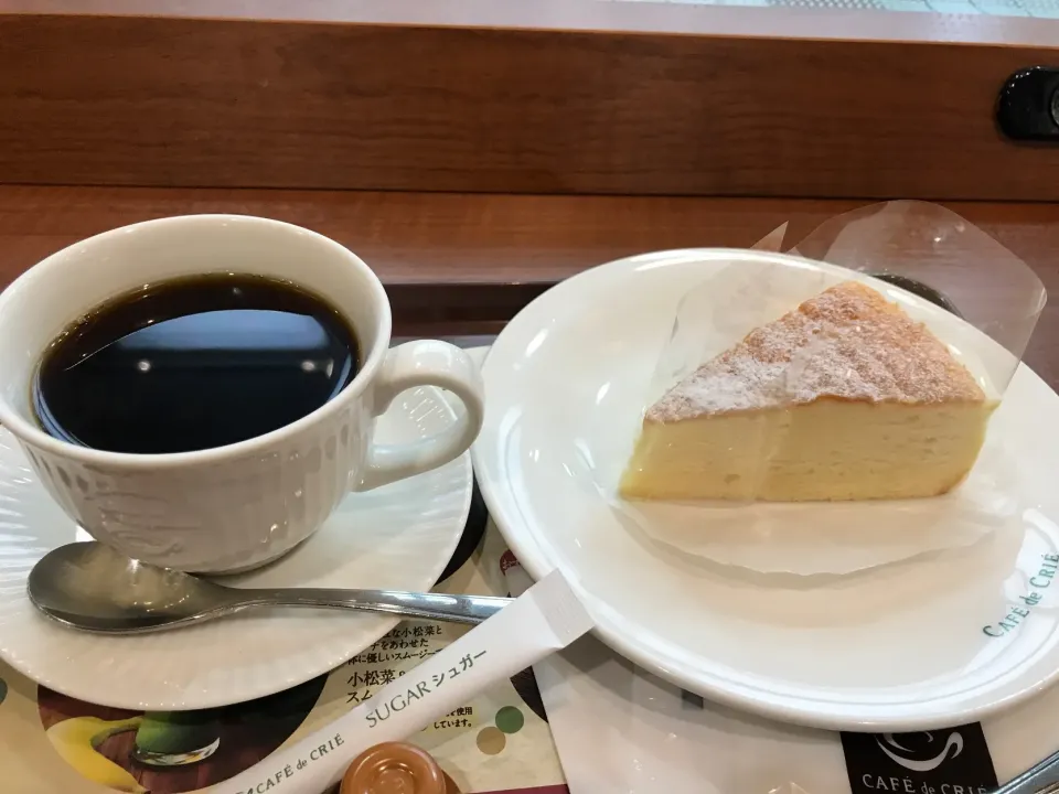 ブレンドコーヒーとスフレチーズケーキ|手品先輩さん