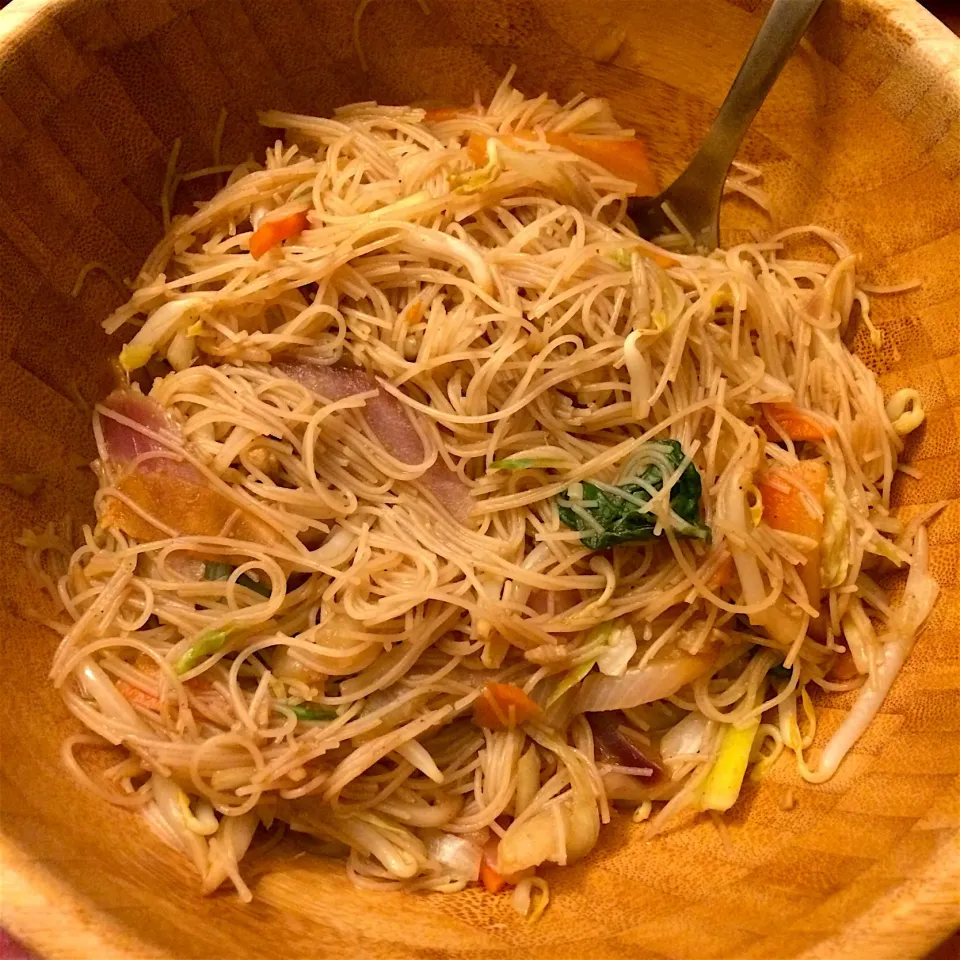 Brown rice noodles with veggies 🍜|MissYumYumさん