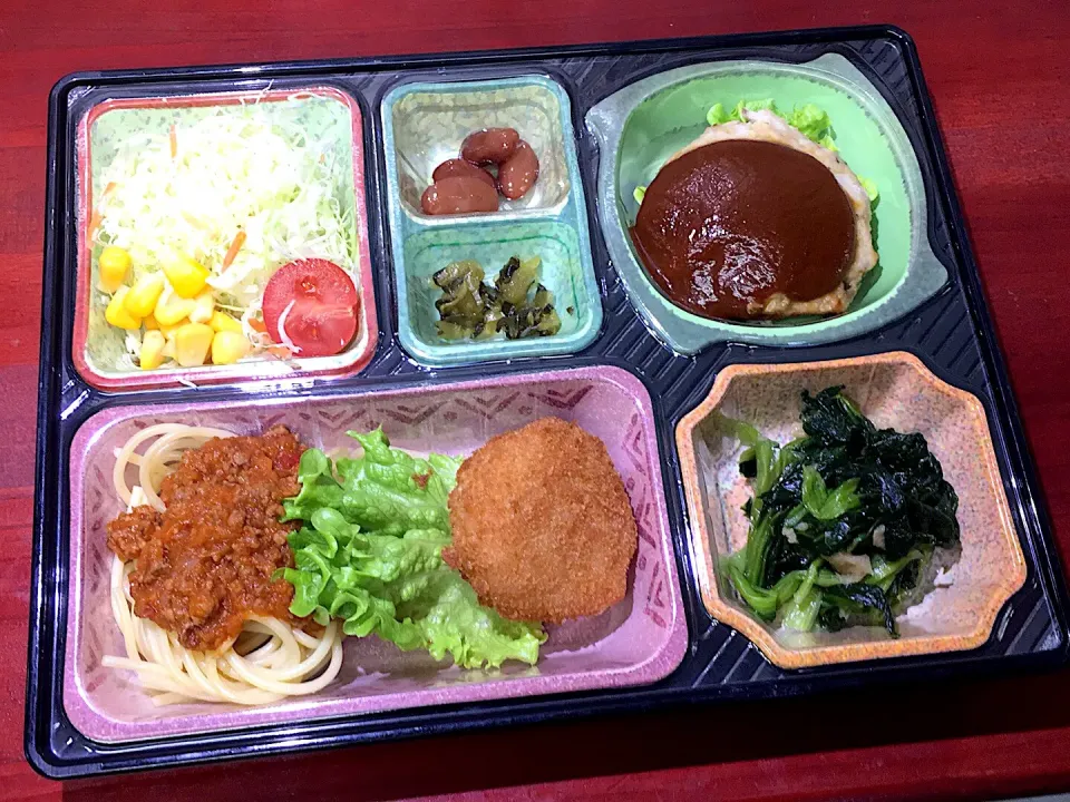 Snapdishの料理写真:お任せメニュー 日替わり弁当 豊川市豊橋市一部エリア宅配|Naokazu Kuritaさん