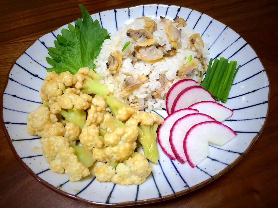 自宅カリフラワー甘酢みそ和え🌼に🍶酒蒸しアサリ🐚炊き混ぜご飯🍚💐|ぱぴこ家さん