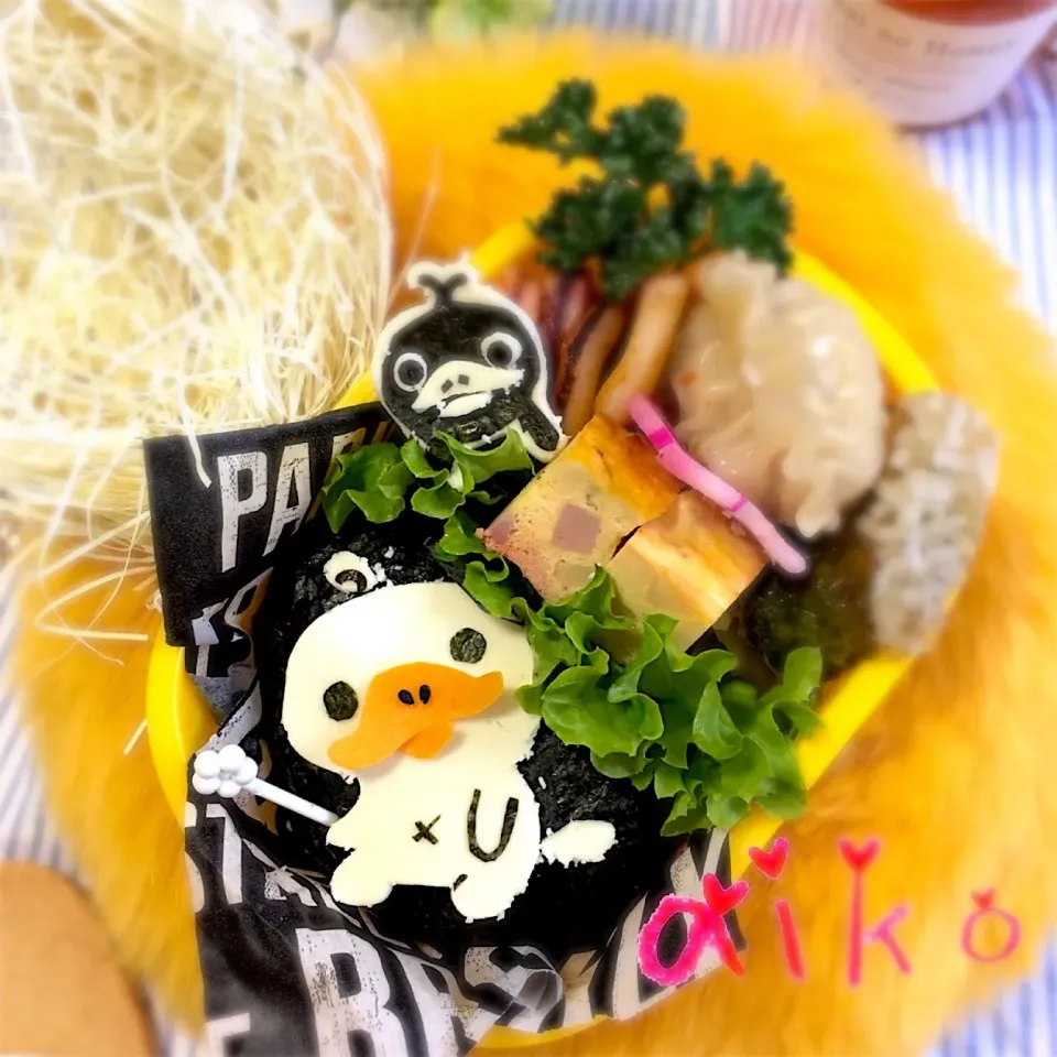 #かものはしかも 餃子の中に刻んだお餅を閉じ込める編 #キャラ弁当  #お弁当|大島愛子さん