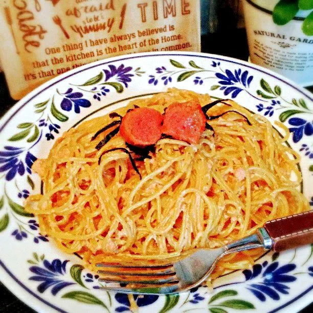 Snapdishの料理写真:今日のお昼ごはんは、明太子クリームパスタ！
濃厚な生クリームとたらこが絡み合って最高です！|しえりママさん