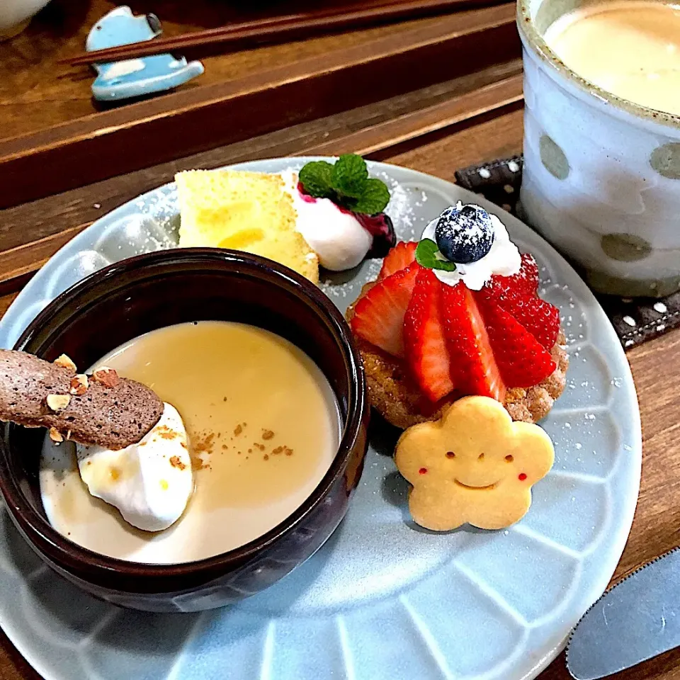 Snapdishの料理写真:デザートドリンクセット😋✨|ゆかりさん