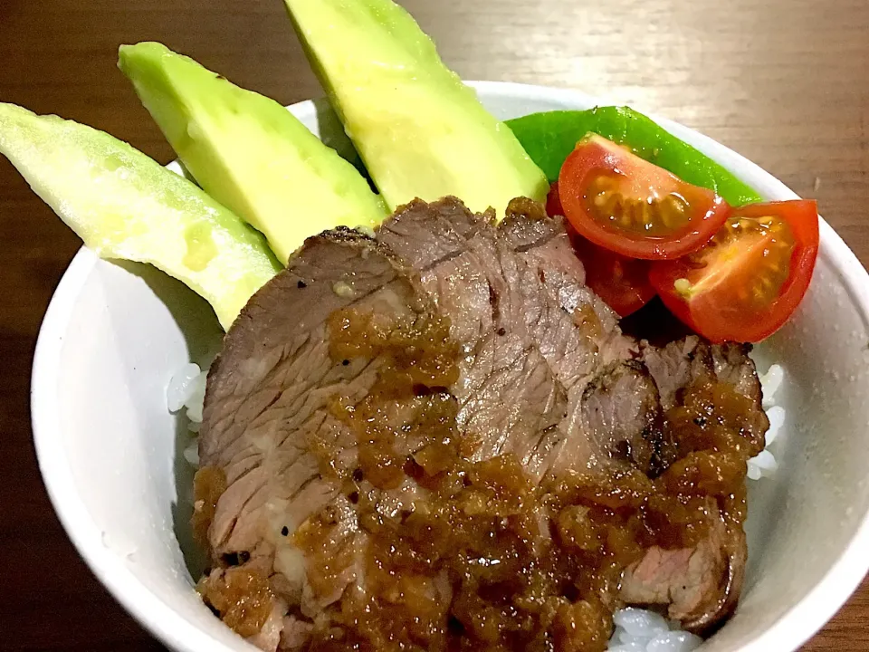 ロースト強めのローストビーフ丼|けいさん