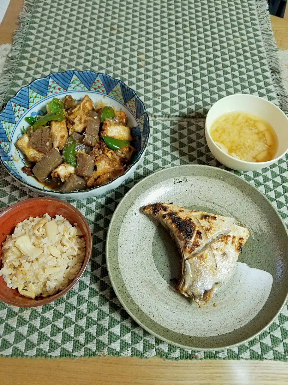 筍御飯、ブリカマ、こんにゃくとピーマン厚揚げの甘辛煮、|🍴ナッペKさん