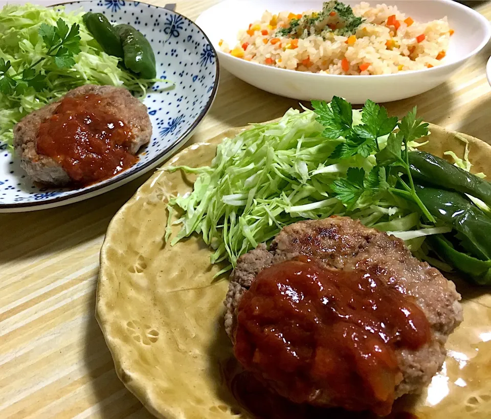 ハンバーグ&炊き込みピラフ🍴|くっきいさん