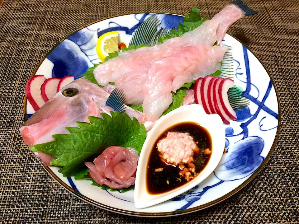 Snapdishの料理写真:ウマズラ刺🐟肝パン醤油🌹🍶   #ぱぴこ家姿造り|ぱぴこ家さん