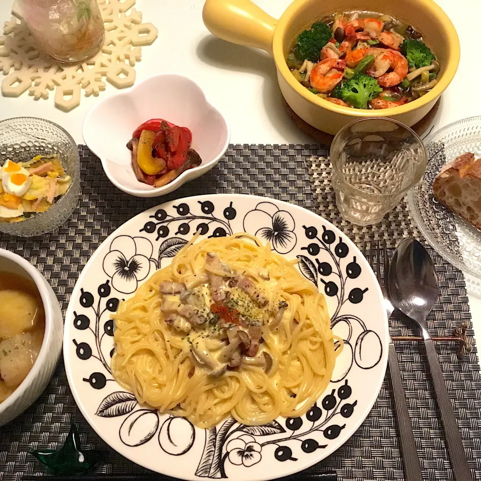 Snapdishの料理写真:今日のごはん
 #手作りベーコン  #カルボナーラ  #豆乳  #卵黄  #燻製  #アヒージョ  #エビ  #アボガド  #オリーブオイル|Mamiko Nakayamaさん