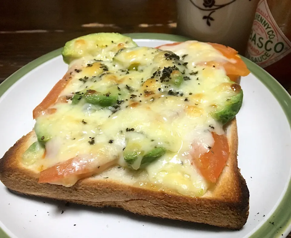 朝ごはん🍞☀️
アボカド🥑とトマト🍅のピザトースト
ソイラテ☕
#ピザトースト#アボカド#トマト#ソイラテ|ぽんたさん