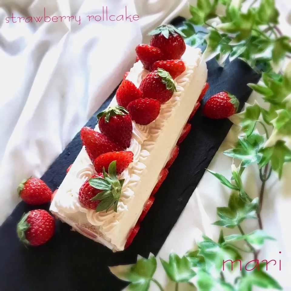 いちごのロールケーキ🍓🍓
#手作り  #おうちカフェ  #手作りスイーツ  #手作りおやつ  #手作りお菓子  #手作りケーキ #いちご|まーり（@mariyuiren）さん