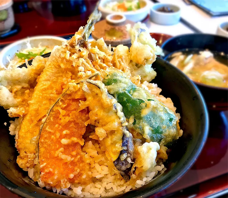 昼ごはん  イワシと穴子天丼🐟|砂雪さん