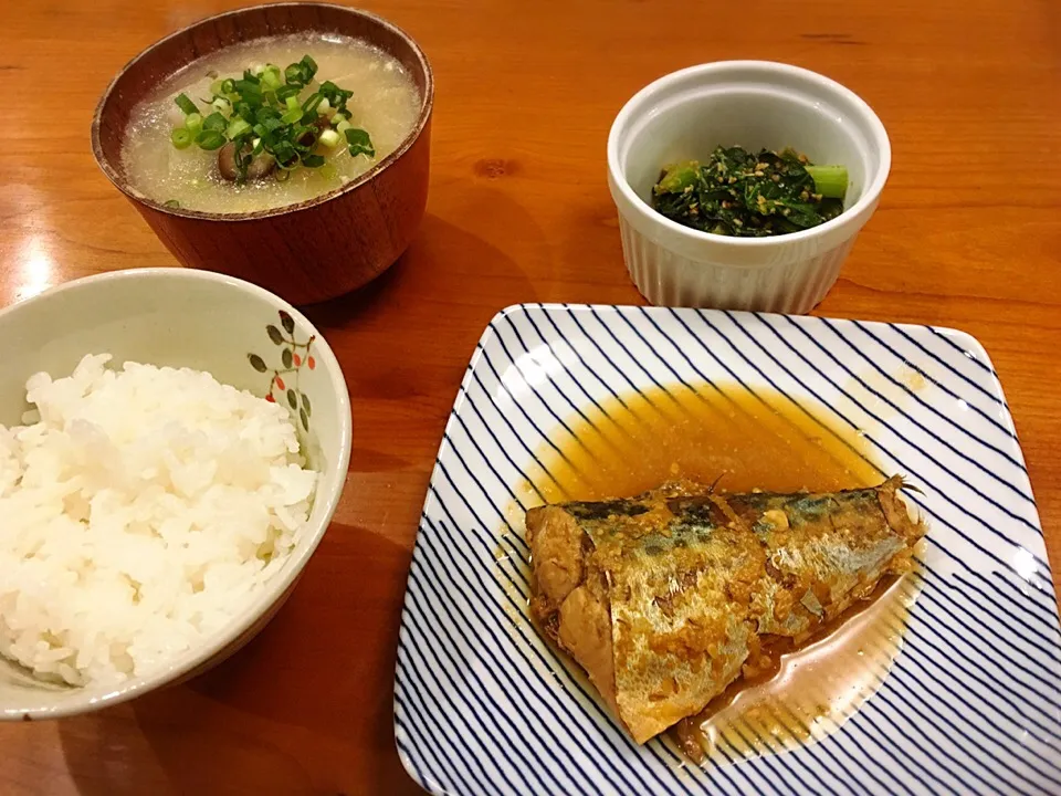 Snapdishの料理写真:1/14 夕飯♪ 鯖の味噌煮 小松菜の胡麻和え 野菜スープ|ikukoさん