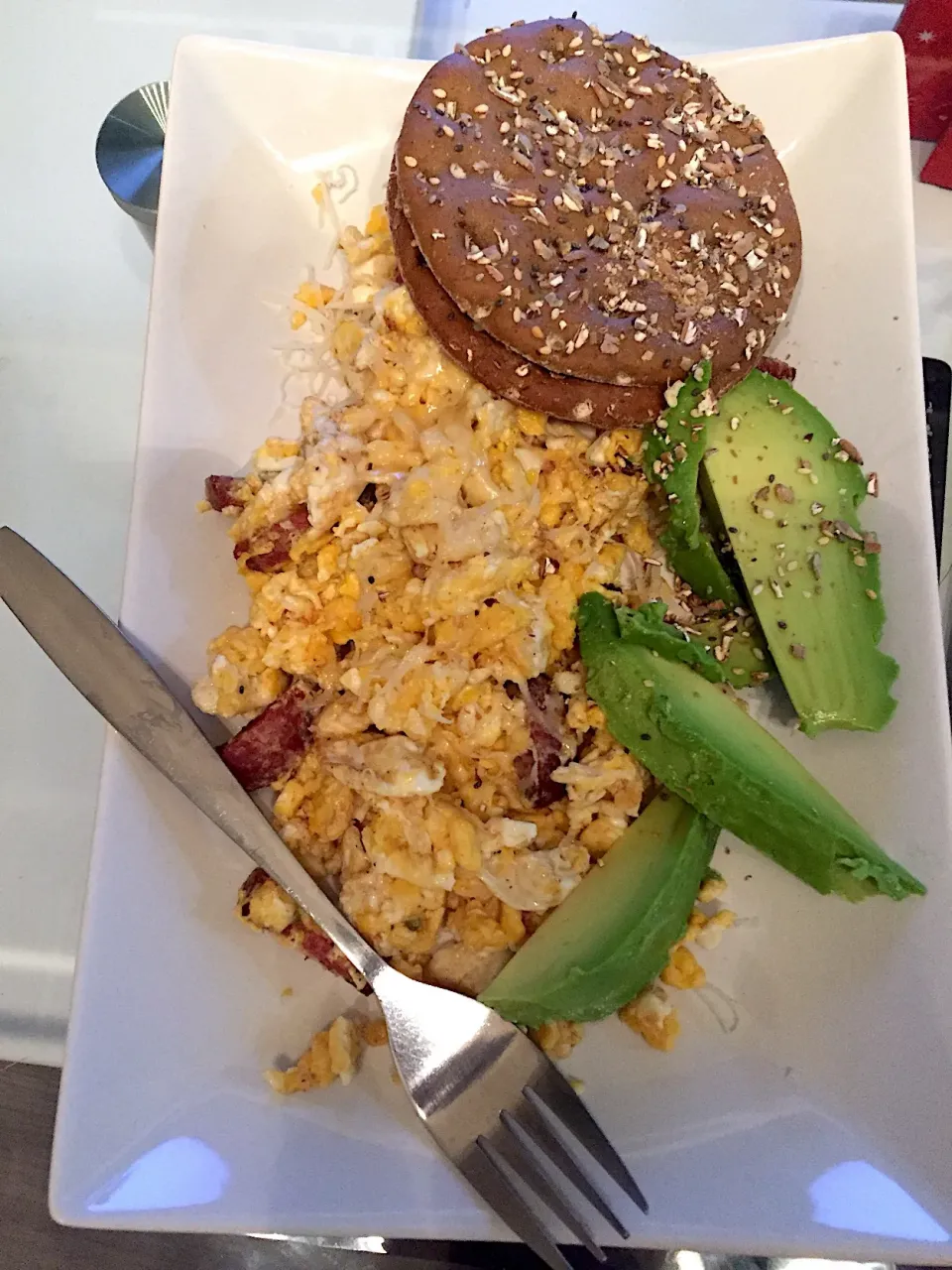 Snapdishの料理写真:Míchaná vajíčka s parmesanem a avokado  #scrambledeggs  #avocado  #parmesan|LucieFoodさん