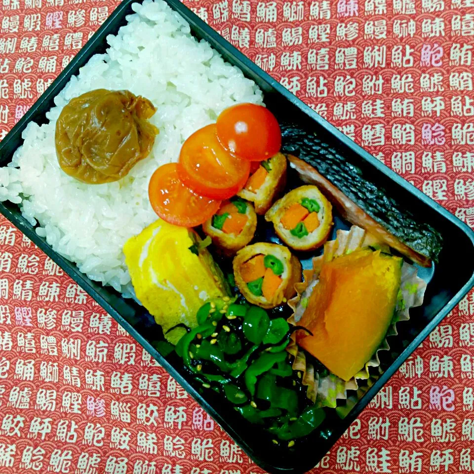 2018.1.15.（月）
塩鮭
野菜の豚肉巻き
かぼちゃの煮物
ピーマンと塩昆布炒め
玉子焼
梅干しご飯|たえさん