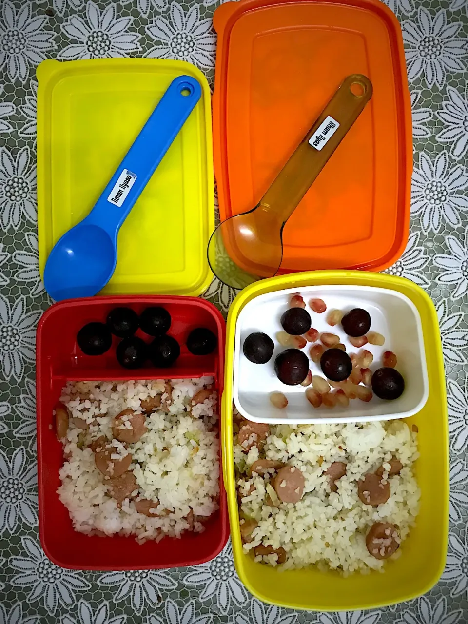 Nasi goreng hotdog dan buah anggur, kismis.|Norol Aini Ahmadさん