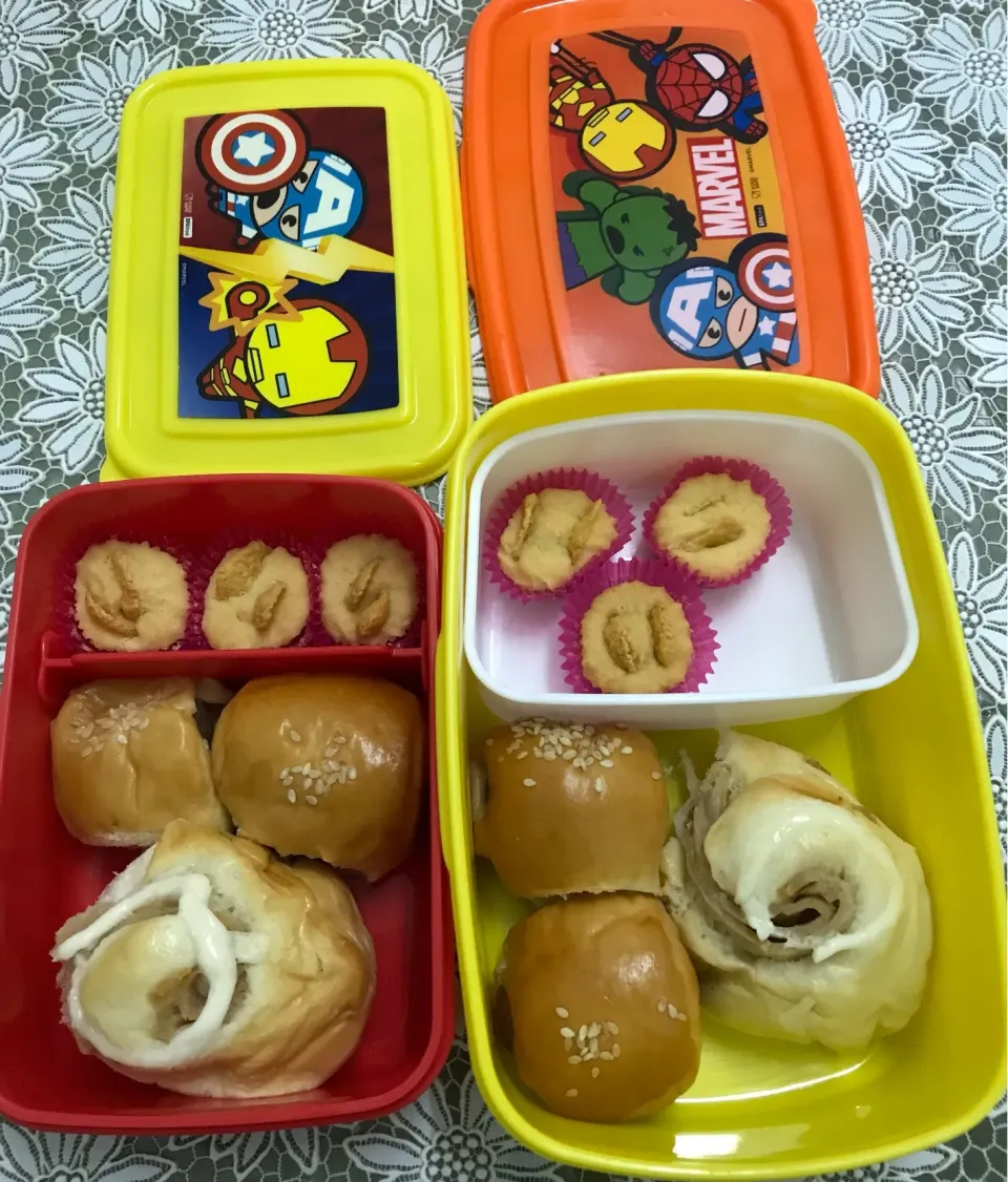 Blackbean bread, chicken bread, and biscuit cornflakes.|Norol Aini Ahmadさん