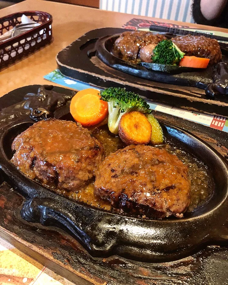 Snapdishの料理写真:げんこつハンバーグ 炭焼きレストランさわやか 藤枝築地店 作り中のレア動画YouTube↓↓↓|ガク魁‼︎男飯さん