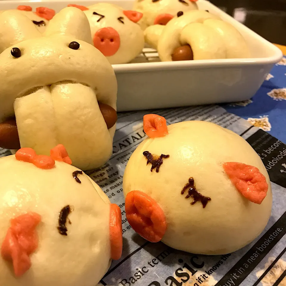 Snapdishの料理写真:ブタとうさぎの蒸しパン|Emeiさん