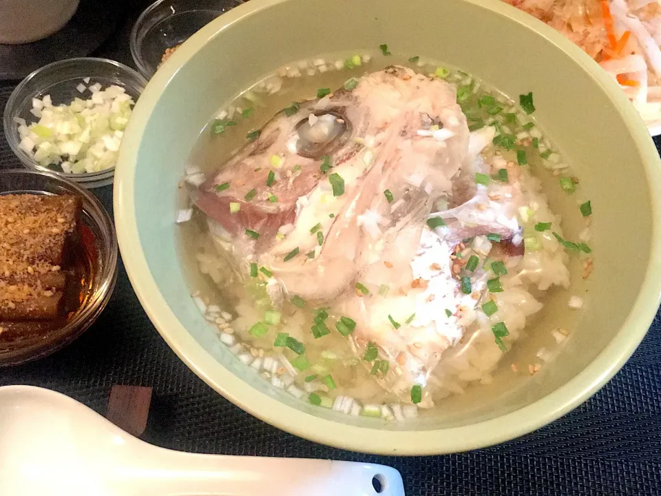 活〆真鯛のあらで鯛茶漬け🐟🥢🍚🍵😋|yumyum😋さん