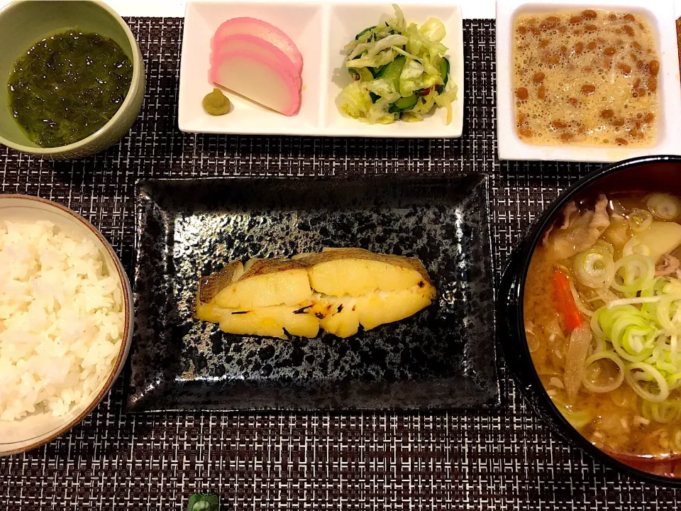 Snapdishの料理写真:#カレイの西京焼き
 #豚汁 
 #めかぶ 
 #納豆 
 #板わさ 
 #浅漬け|ゆぺこさん