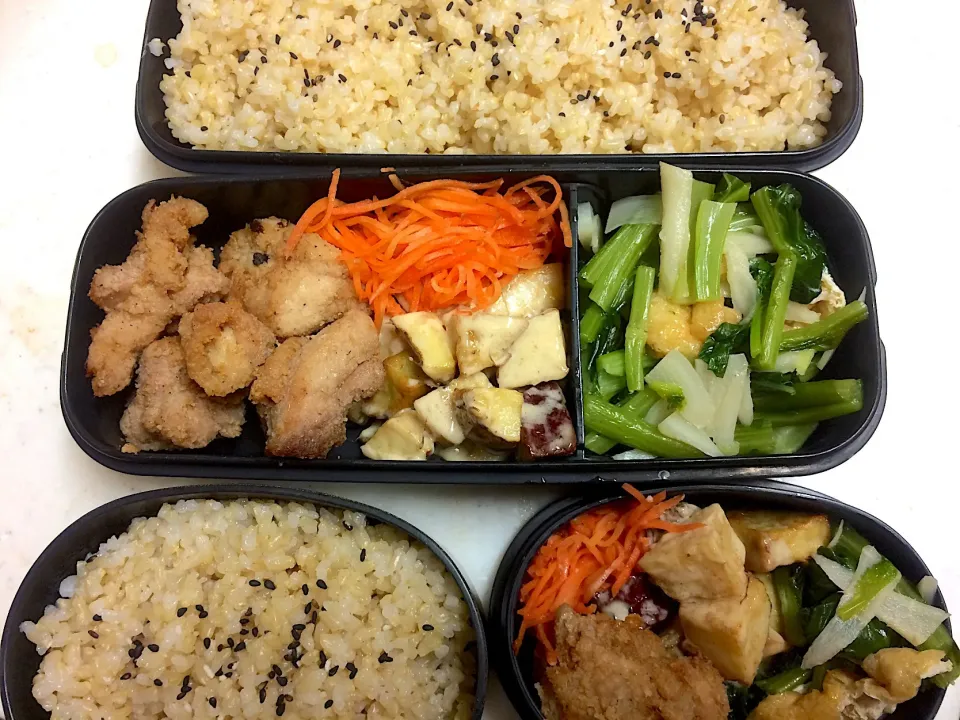 Snapdishの料理写真:#今日のお弁当 鶏のから揚げ、人参の甘酢漬、揚げ芋のサラダ、野沢菜と油揚げの炒め煮|Victoryageさん