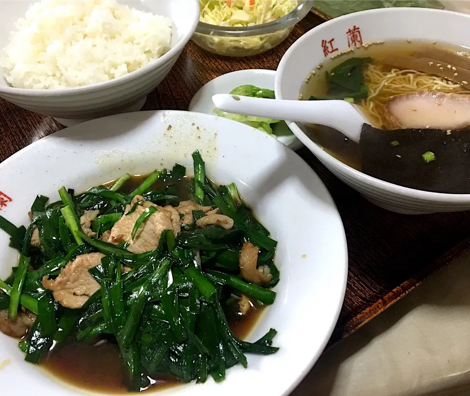 昼ごはん☀️🍴 肉ニラ定食 ミニ中華そばで🍜 #肉ニラ#ミニ中華そば#しゅうまい#ほうれん草炒飯#紅蘭諏訪|ぽんたさん