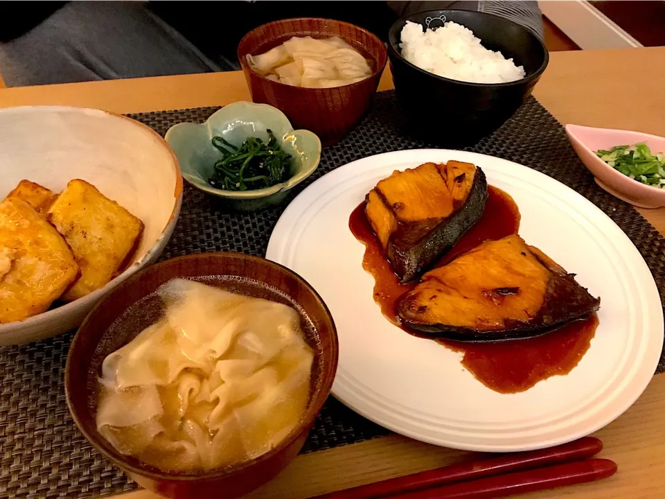 ブリの照り焼き🐟*揚げ出し豆腐*ワンタンスープ*ほうれん草の胡麻和え|なちゃんさん