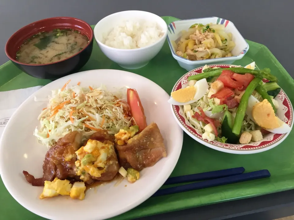 Snapdishの料理写真:若鶏のタルタル焼、白菜と鶏肉のポン酢和え、コンビネーションサラダ|Tadahiko Watanabeさん