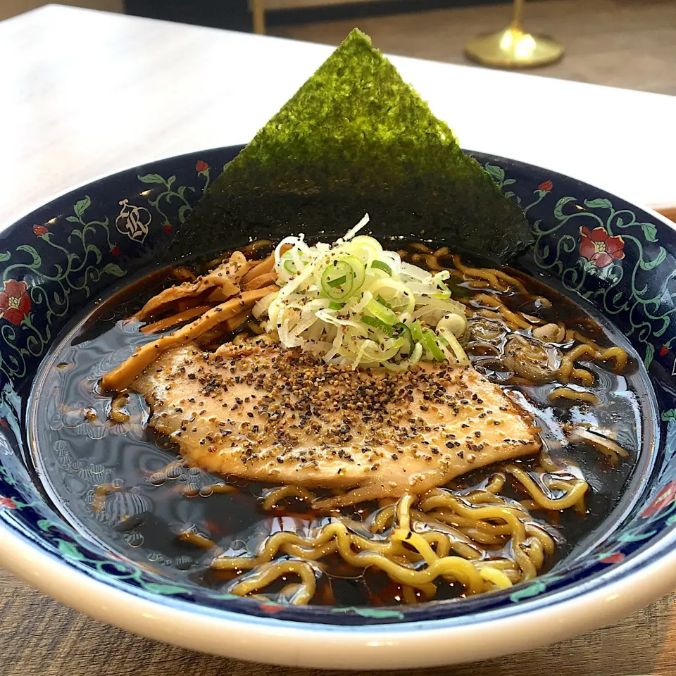 おやつだよ～ʕ•̫͡•ʔ♬✧
松本ブラック中華そば🍜
イオンモール松本店限定メニュー！|ぽんたさん