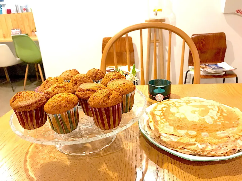 Snapdishの料理写真:チョコミルクレープ🍫とキャロットケーキ🥕|Sachiko  Omiyaさん