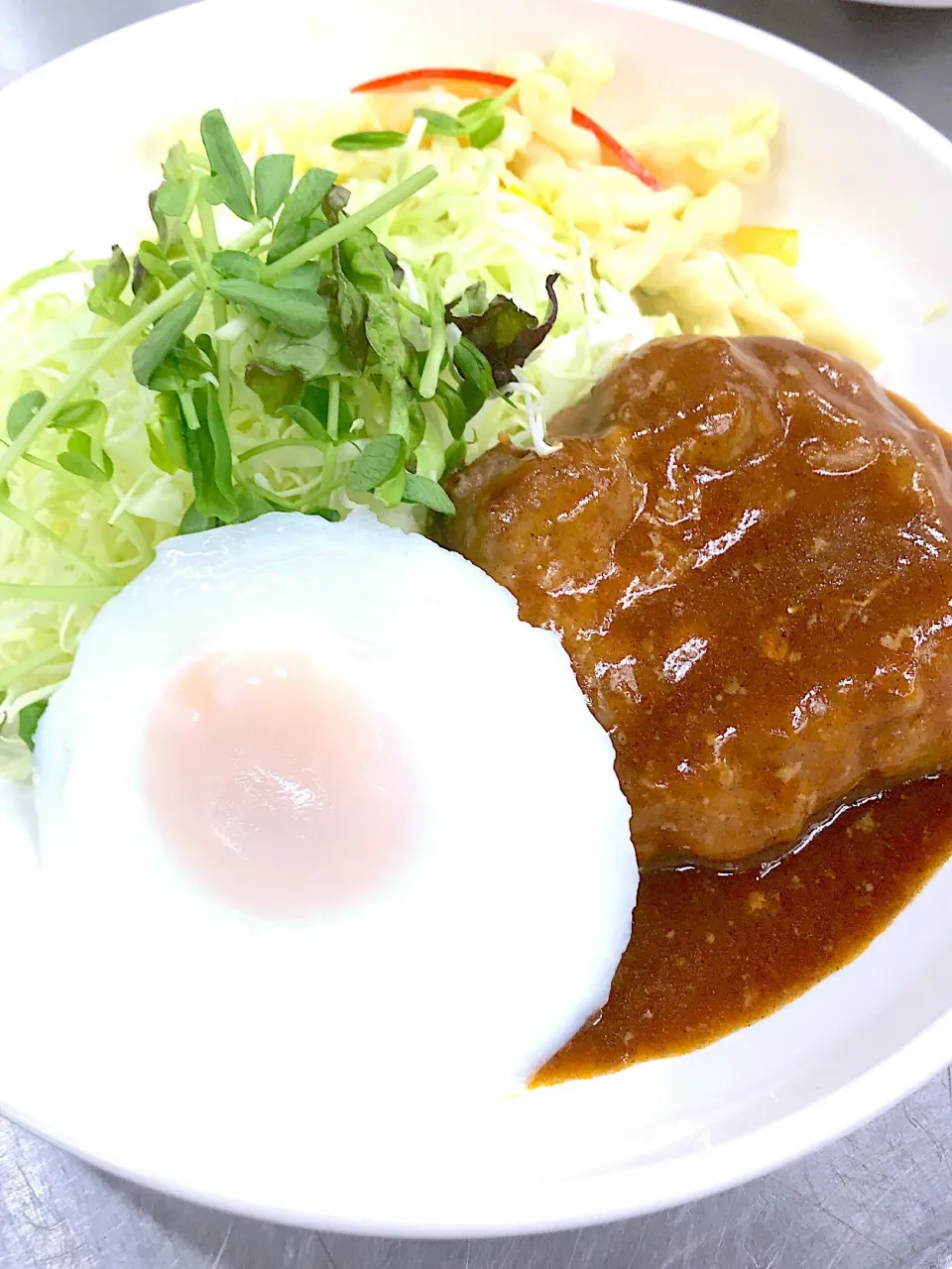 目玉焼きのせハンバーグ|学食おばちゃんさん